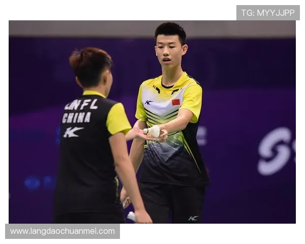 武汉羽毛球队在全国锦标赛中以55分领先积分榜彰显强劲实力